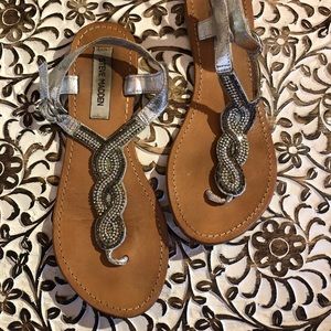 Steve Madden Cyrstal Beaded Thong Sandals Silver ✨